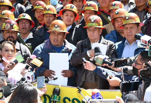 Mineros auríferos firman un pacto de unidad y exigen la suspensión del tratamiento de la Ley del oro